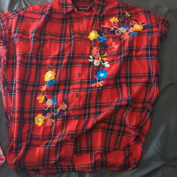 Madewell Tops - Madewell plaid embroidery shirt cropped sleeves xs